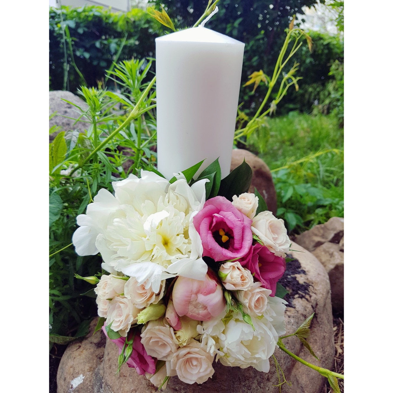 Lumanare botez scurta fetite - bujori si lisianthus roz