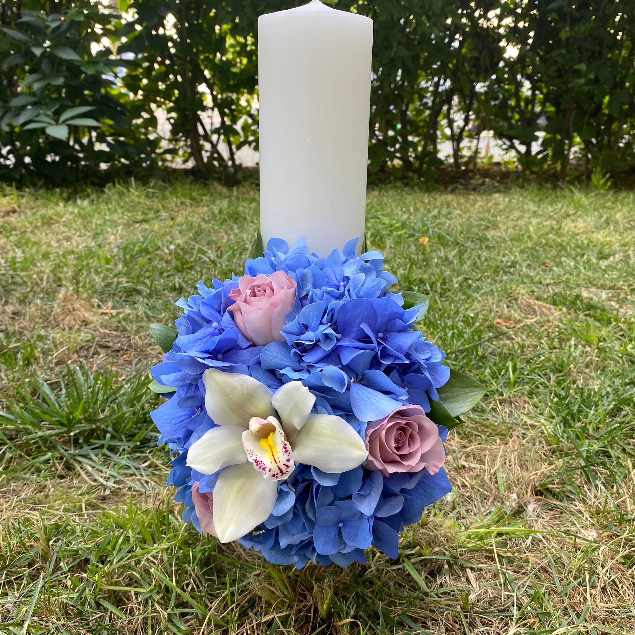 Lumanare botez scurta baieti hortensie albastra