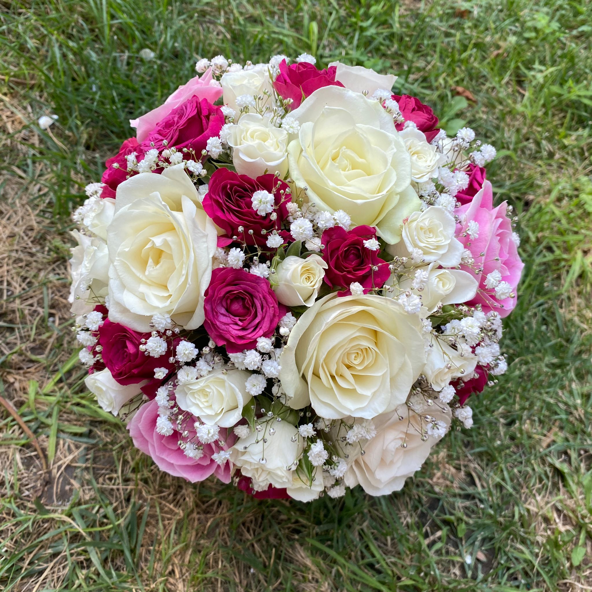 Buchet cununie trandafiri si minirose