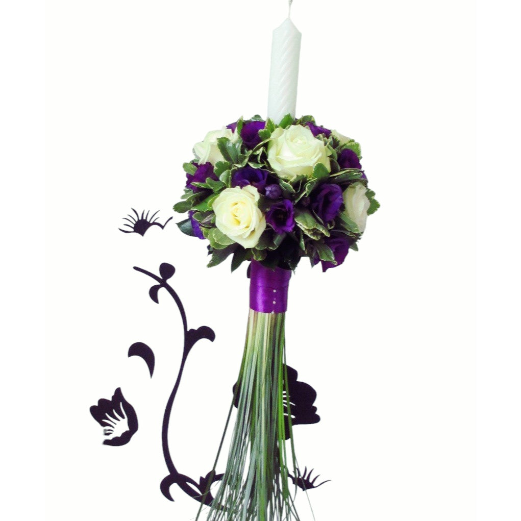 Lumanare botez baieti cu trandafiri albi si lisianthus mov
