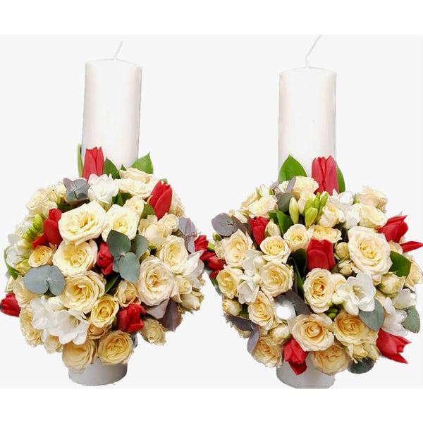 Short wedding candles, mini roses and tulips