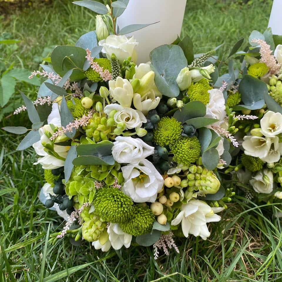 Lumanari cununie scurte mix flori albe si verzi