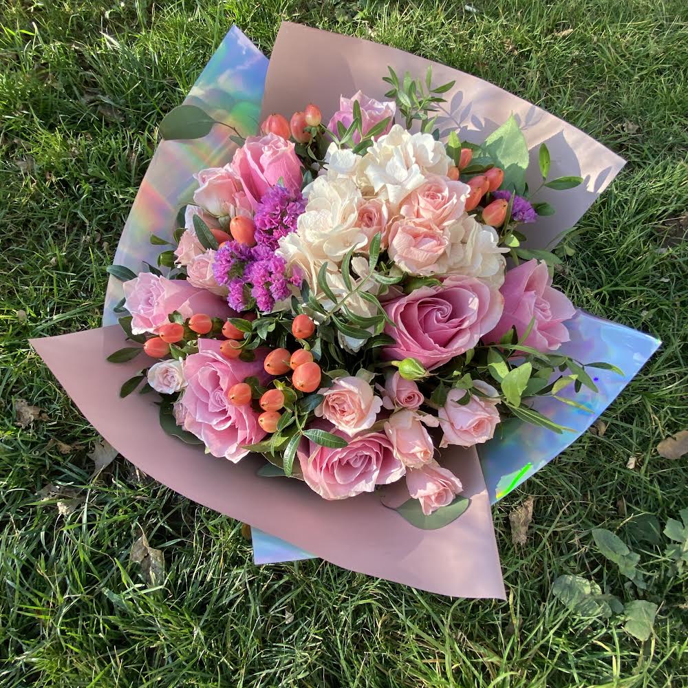 Cheerful spring floral arrangement