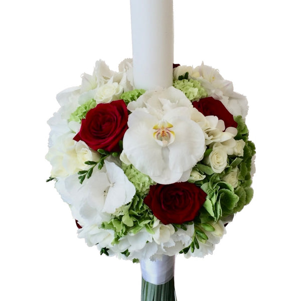 Baptism candle with hydrangea, mini roses and roses