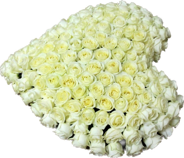 Coroana funerara in forma de inima din 150  trandafiri albi
