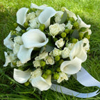 Buchet de mireasa din minicale, hypericum si minirose