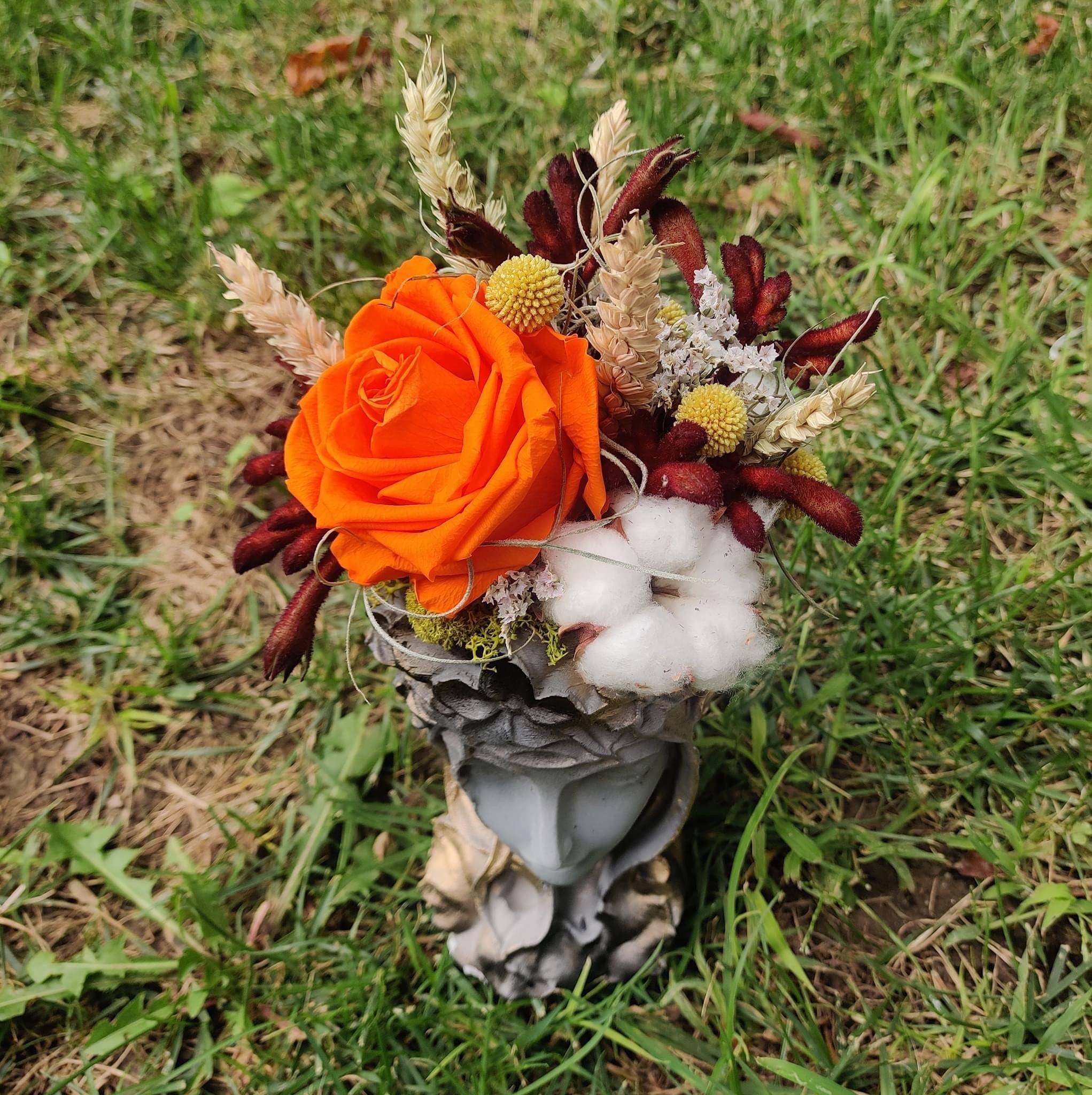 Aranjament elegant cu trandafiri criogenati