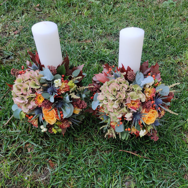 Short hydrangea and dahlia wedding candles