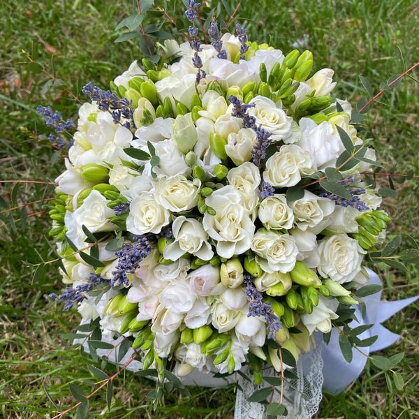 Ornithogalum wedding bouquet, freesias and mini roses