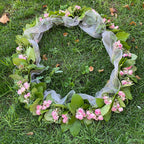 Aranjament de cristelnita cu minirose si floarea miresei