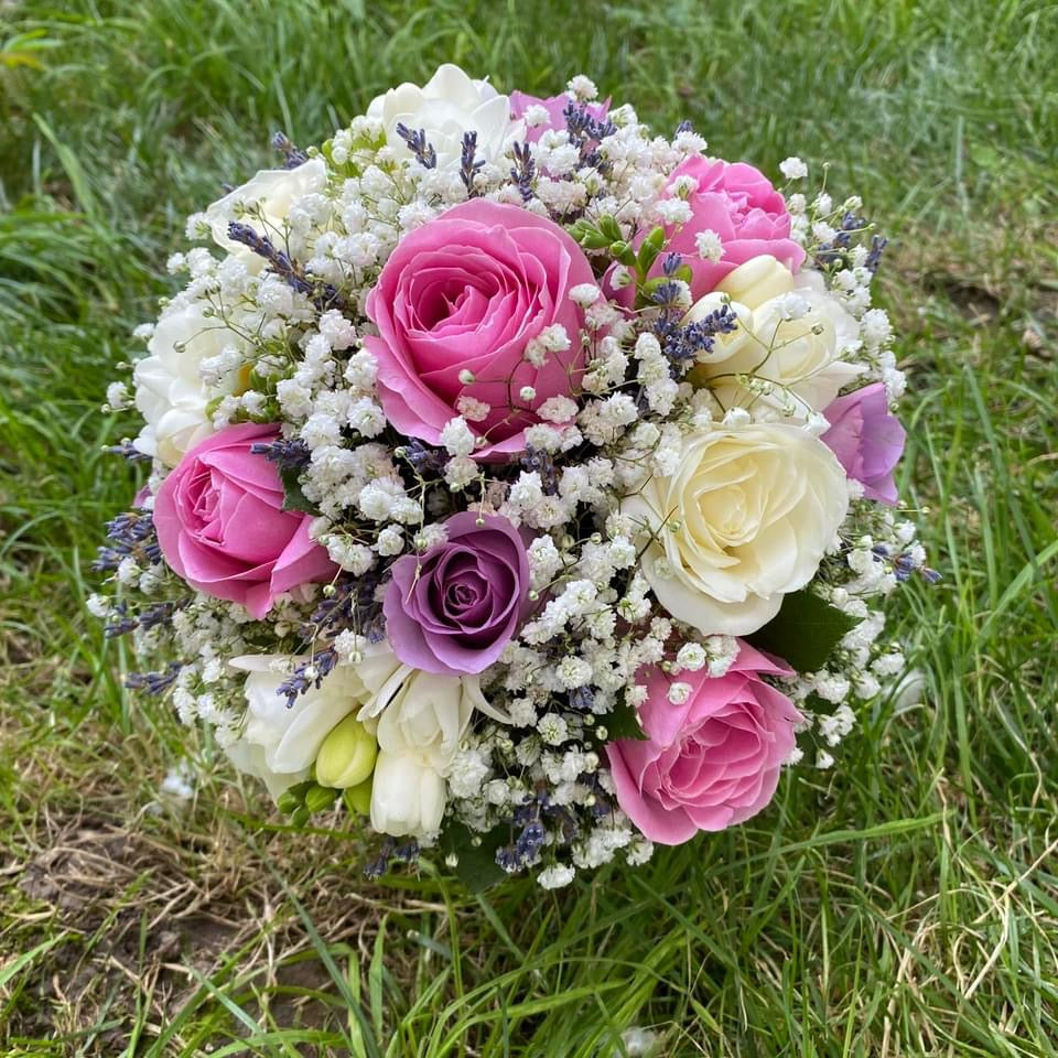 Buchet cununie mix de trandafiri pastel