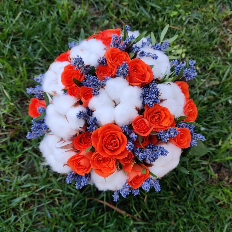 Buchet cununie minirose portocalii si lavanda