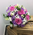 Buchet cununie pastel trandafiri crem si lisianthus lila