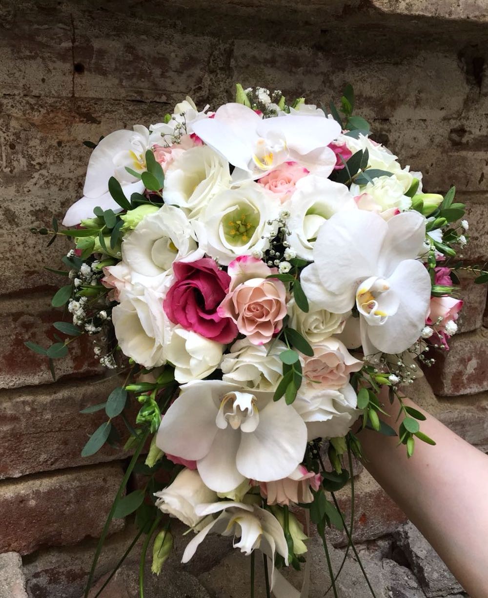 Alege cele mai frumoase modele buchete mireasa curgatoare la preturi imbatabile!