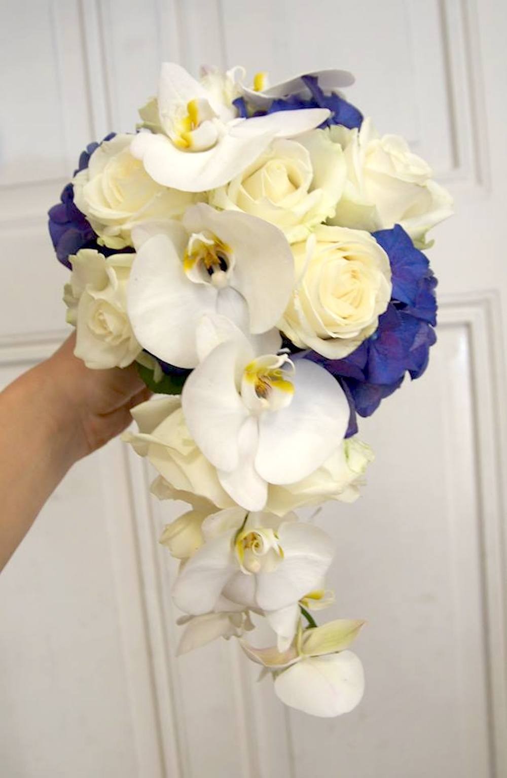 Buchet mireasa curgator hortensie albastra, pret atractiv