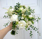 Buchet mireasa bujori albi si astilbe