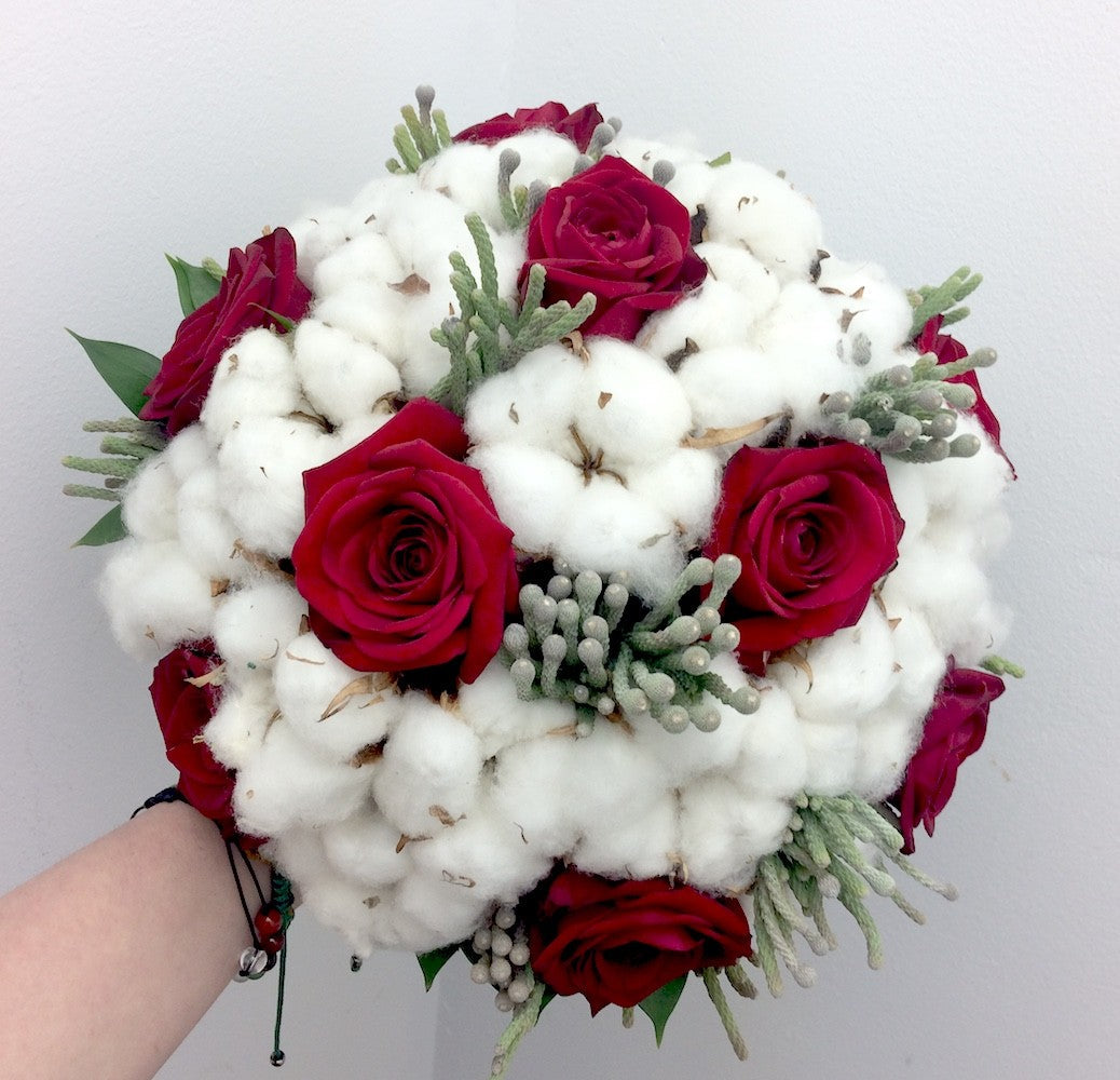 Buchet cununie trandafiri rosii si brunia