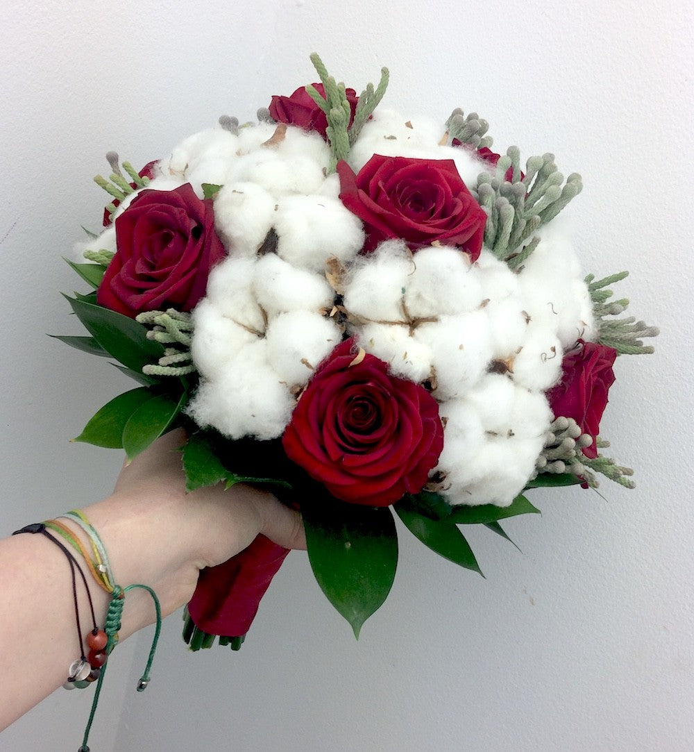 Buchet cununie trandafiri rosii si brunia