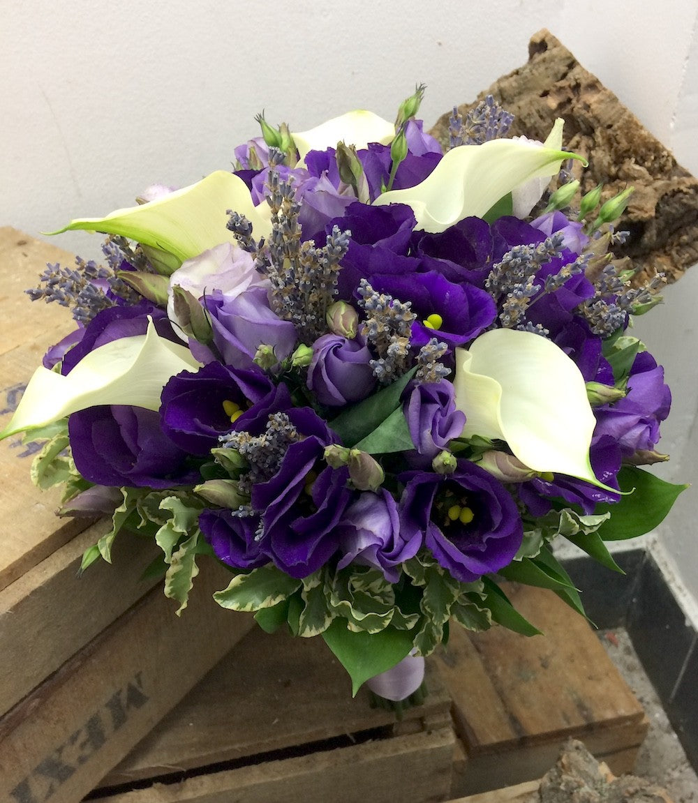 Buchet cununie civila cale albe si lisianthus, livrare Bucuresti