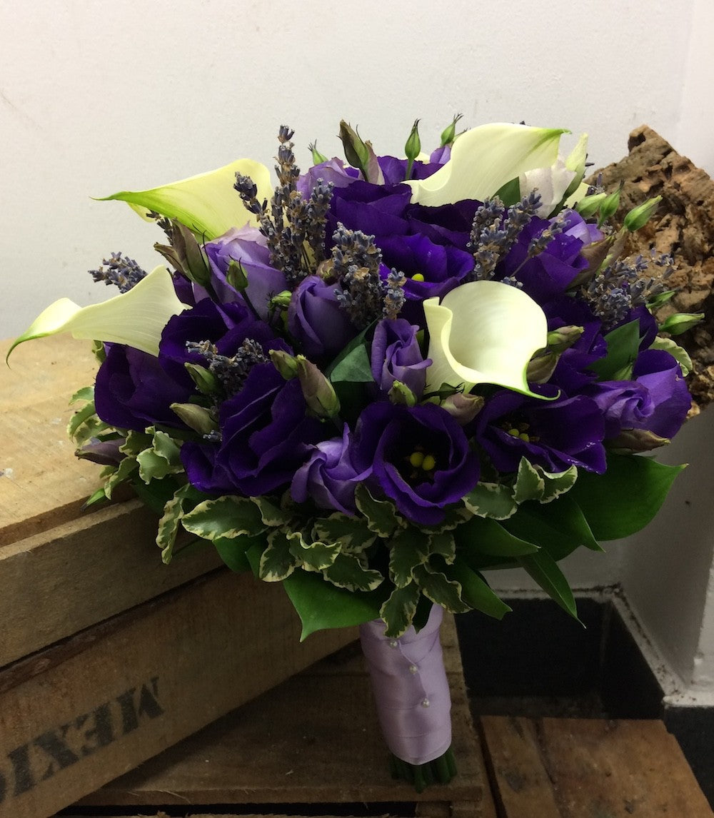 Buchet cununie civila cale albe si lisianthus, livrare Bucuresti