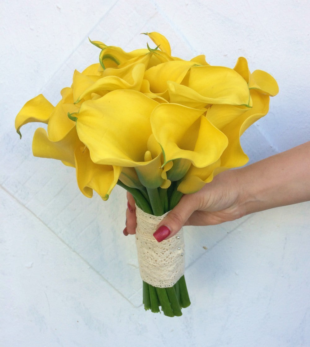 Buchet de mireasa din 19 cale galbene