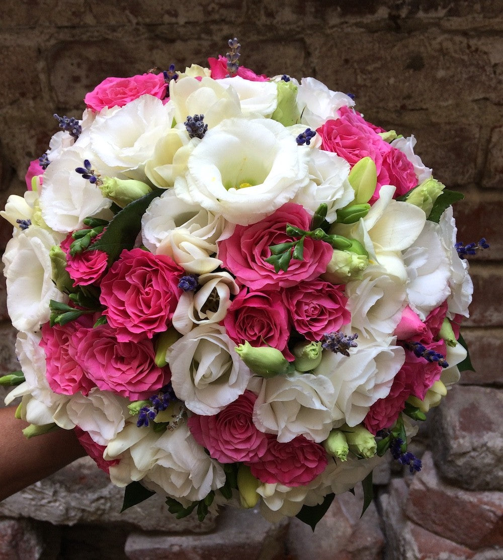 Buchet cununie minirose roz si lisianthus alb