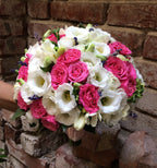 Buchet cununie minirose roz si lisianthus alb