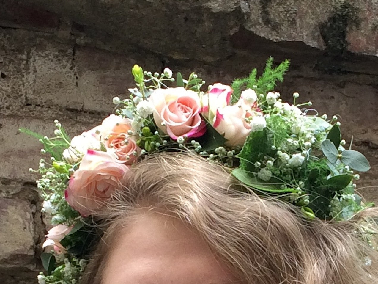 Diadema de flori - coronita de flori minirose si floarea miresei, livrare Bucuresti!