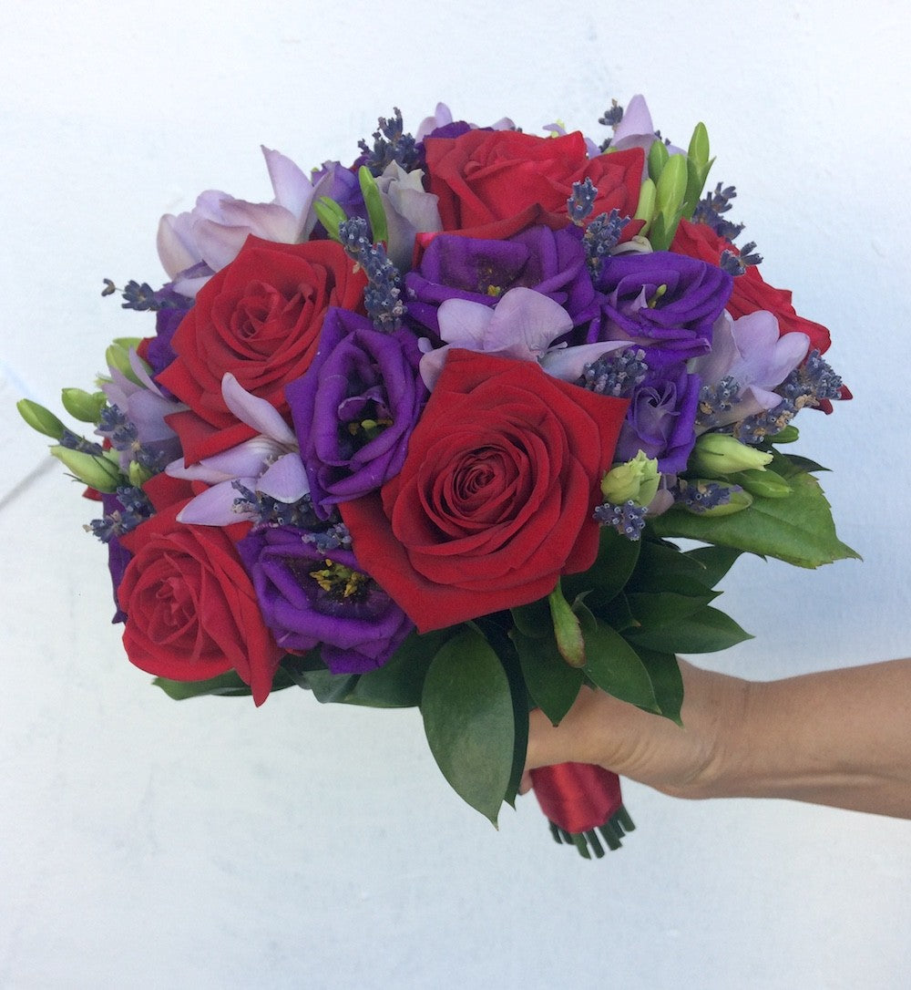 Buchet cununie trandafiri rosii si lavanda