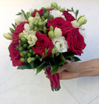 Buchet mireasa trandafiri rosii si hypericum