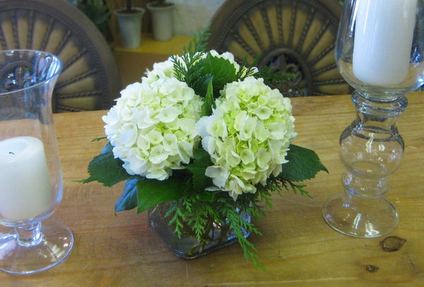 Aranjament floral din hortensii verzi