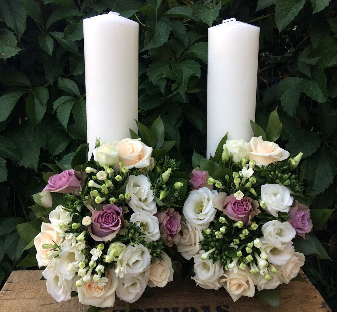 Lumanari cununie scurte trandafiri si bouvardia, pret atractiv, livrare Bucuresti