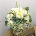 Buchet mireasa trandafiri ivoire si suculente
