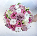 Buchet mireasa trandafiri mov, bumbac si lisianthus, pret atractiv, livrare Bucuresti