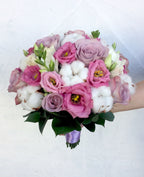 Buchet mireasa trandafiri mov, bumbac si lisianthus, pret atractiv, livrare Bucuresti