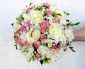 Buchet cununie civila minirose roz si frezii, pret atractiv, livrare Bucuresti