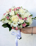 Buchet cununie civila minirose roz si frezii, pret atractiv, livrare Bucuresti