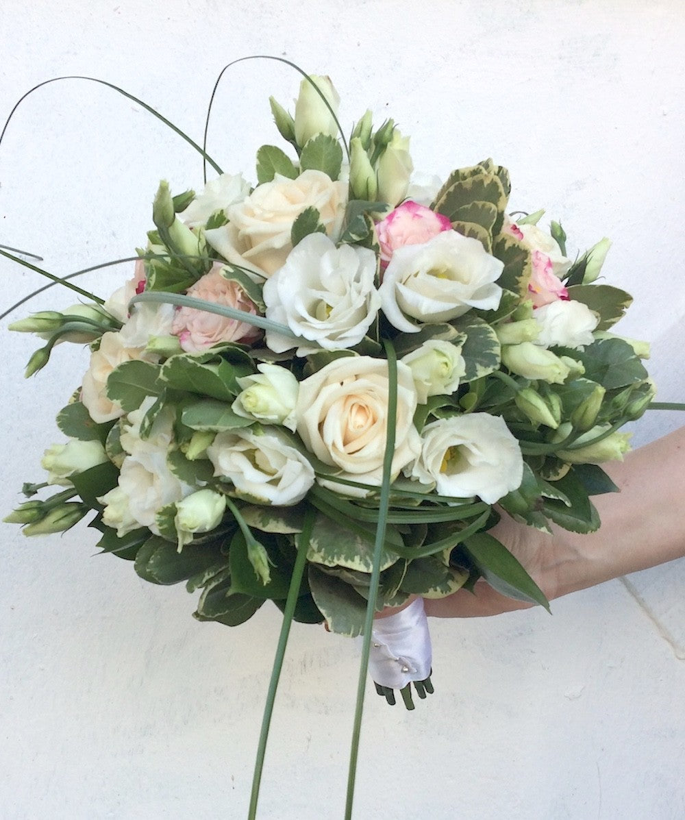 Buchet cununie civila trandafiri crem si verdeata - cel mai bun pret, cu livrare in Bucuresti!