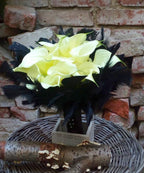 Buchet cununie civila cale albe si pene negre - modele buchete cununie noncoformiste