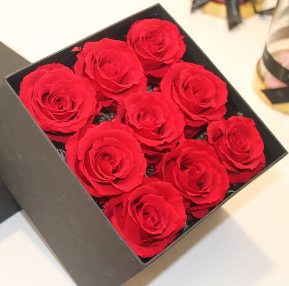 Trandafiri criogenati rosii in cutie