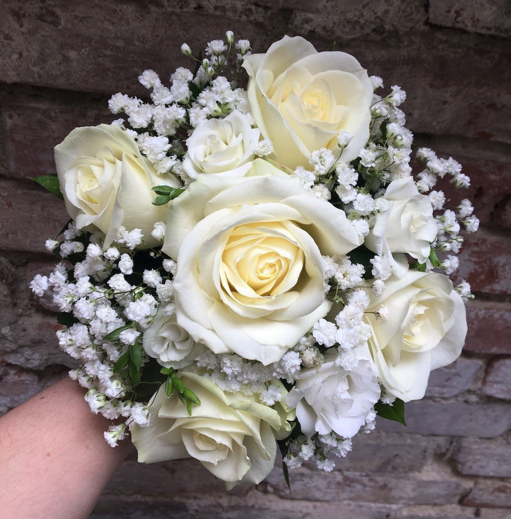 Buchet mireasa trandafiri si lisianthus, pret special, livrare in Bucuresti!