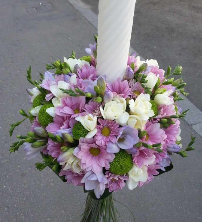 Lumanari de nunta cu frezii mov si margarete lila