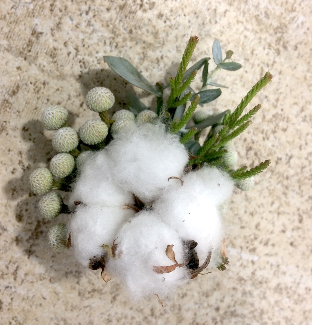 Cocarda din bumbac si brunia, flori de piept pentru nunta