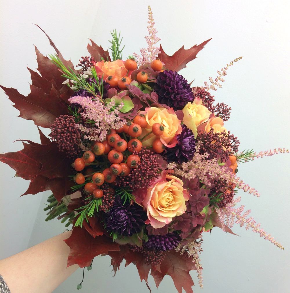 Buchet mireasa cu dalii si astilbe