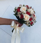Buchet de cununie trandafiri crem si minirose rosii