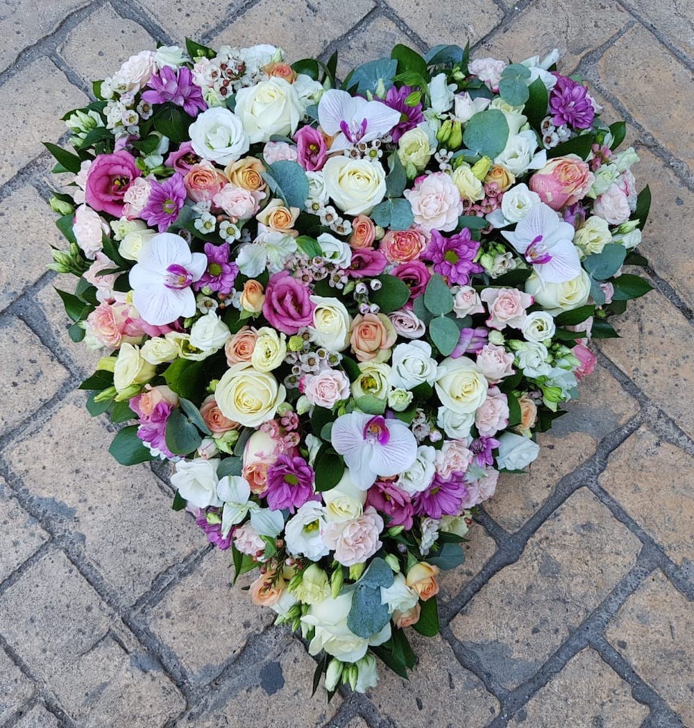 Aranjament funerar - inima din flori naturale – Atelier Secret Garden