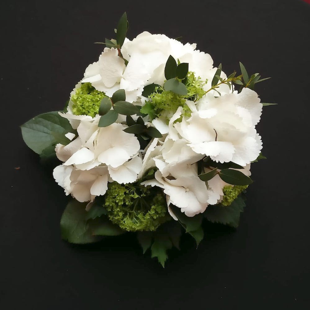 Aranjament masa hortensie si viburnum