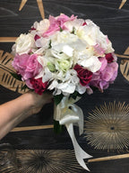 Buchet de mireasa din hortensie alba si roz