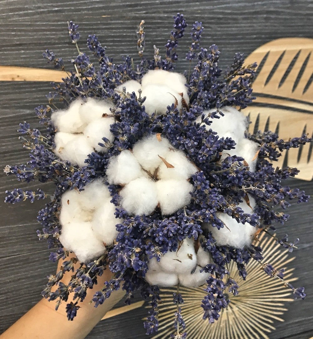 Buchet special din lavanda si flori de bumbac, pret special online!