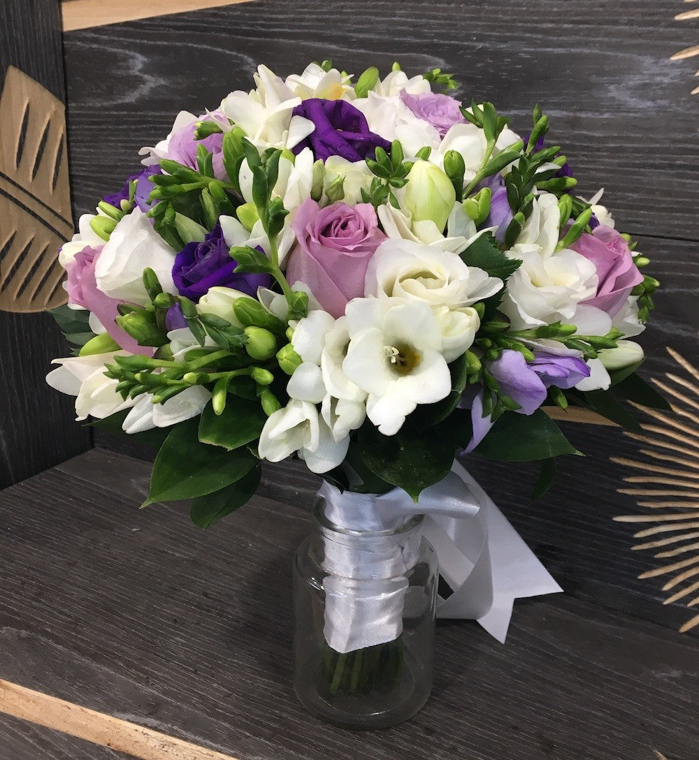 Buchet de mireasa trandafiri lila